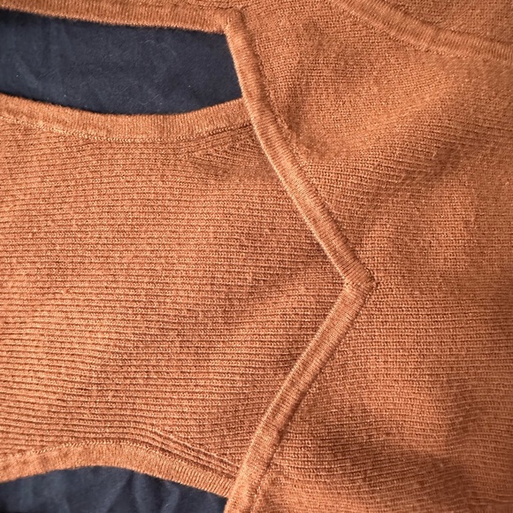 Sun-deh (Aritzia) going out top - Picture 5 of 5